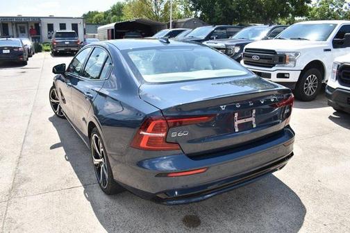 2024 Volvo S60 B5 Core Dark Theme