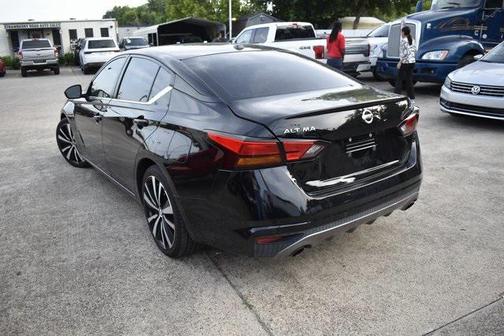 2022 Nissan Altima SR FWD