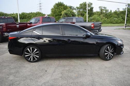 2022 Nissan Altima SR FWD