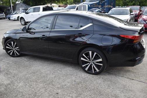 2022 Nissan Altima SR FWD