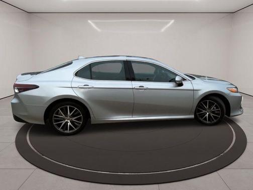 2023 Toyota Camry Hybrid XLE