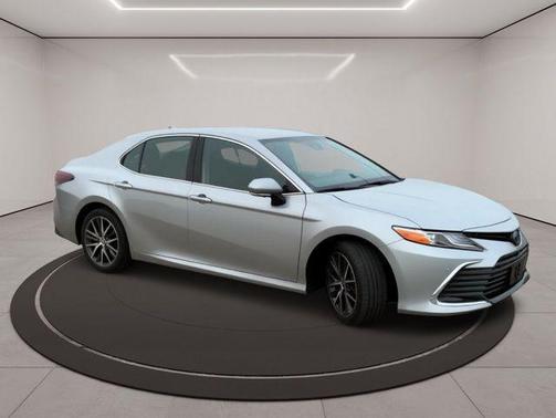 2023 Toyota Camry Hybrid XLE