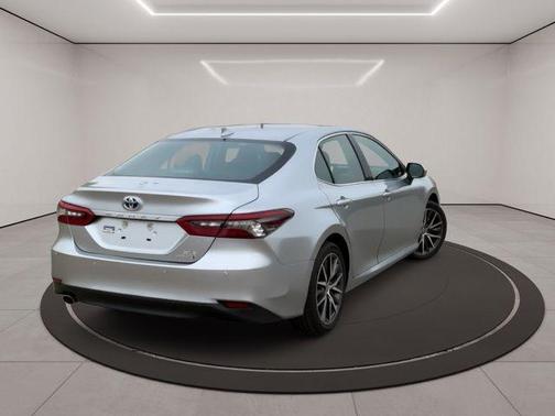 2023 Toyota Camry Hybrid XLE