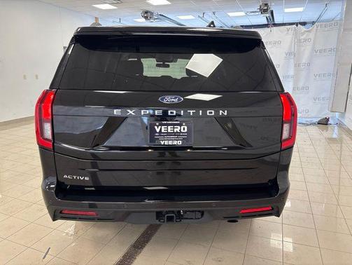 Black Metallic 2025 Ford Expedition Active