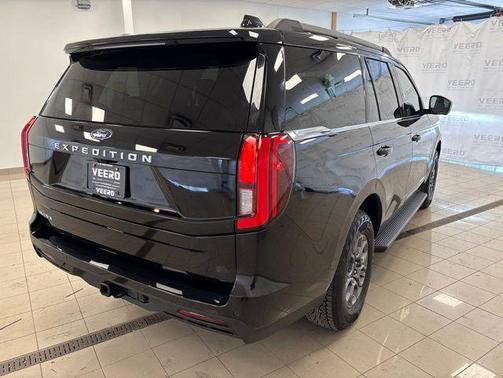 Black Metallic 2025 Ford Expedition Active