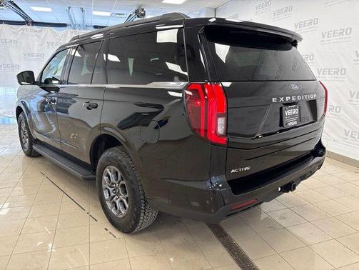Black Metallic 2025 Ford Expedition Active