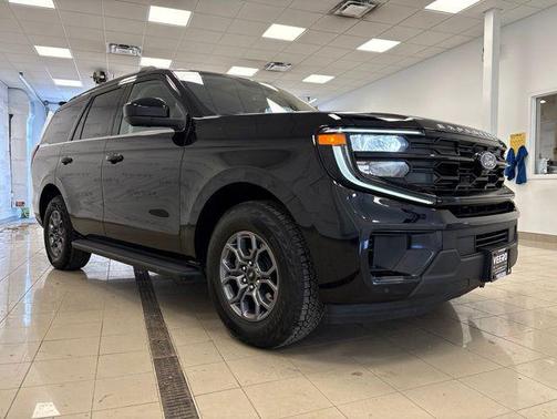 Black Metallic 2025 Ford Expedition Active