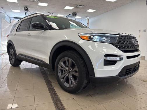Star White Metallic Tri-Coat 2023 Ford Explorer XLT