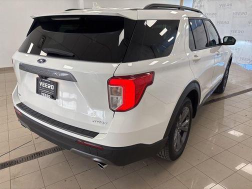 Star White Metallic Tri-Coat 2023 Ford Explorer XLT