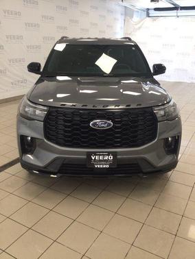 Carbonized Gray Metallic 2025 Ford Explorer ST-Line