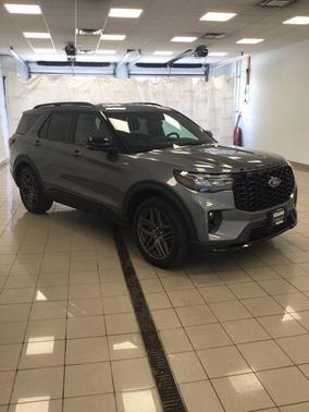 Carbonized Gray Metallic 2025 Ford Explorer ST-Line