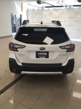 Crystal White Pearl 2025 Subaru Outback Limited
