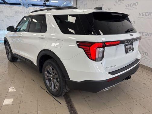 Star White Metallic Tri-Coat 2026 Ford Explorer Active