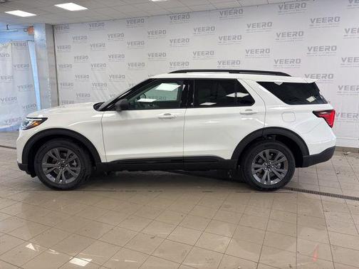 Star White Metallic Tri-Coat 2026 Ford Explorer Active