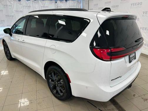 2024 Chrysler Pacifica Limited