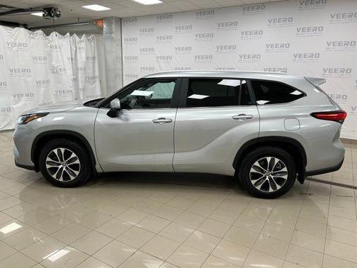 2023 Toyota Highlander Hybrid XLE