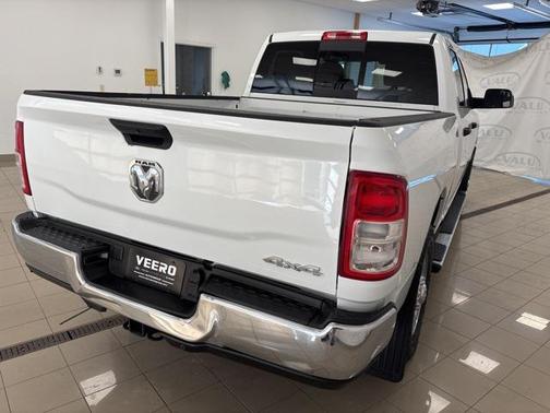 2022 RAM 2500 Tradesman Crew Cab 4x4 6'4' Box