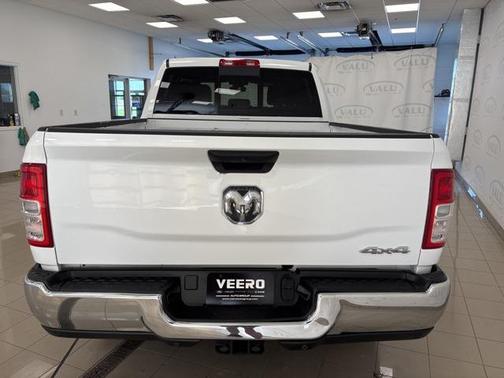 2022 RAM 2500 Tradesman Crew Cab 4x4 6'4' Box