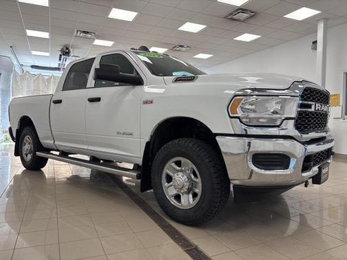 2022 RAM 2500 Tradesman Crew Cab 4x4 6'4' Box