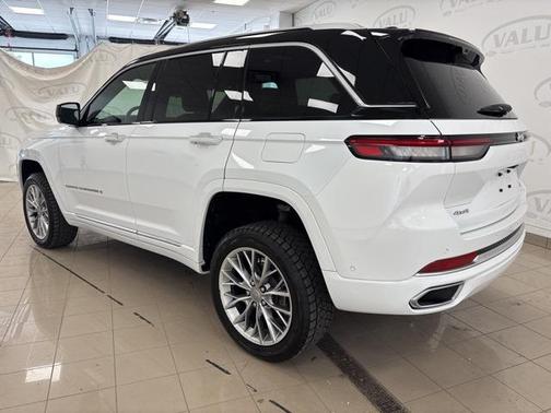 2023 Jeep Grand Cherokee Summit
