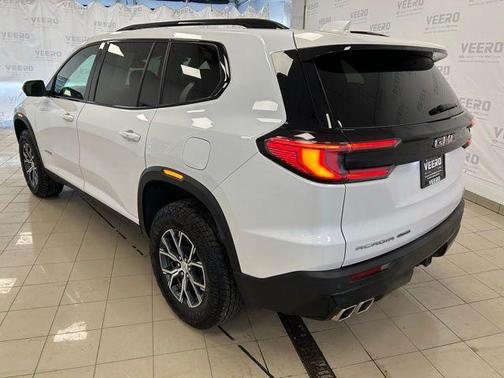 2024 GMC Acadia AWD AT4