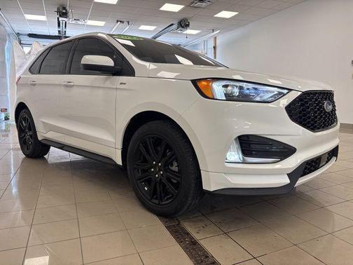 Star White Metallic Tri-Coat 2024 Ford Edge ST Line