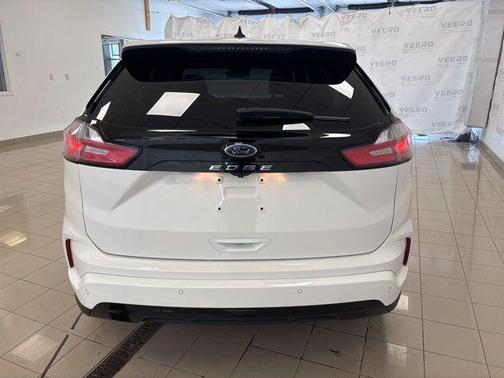Star White Metallic Tri-Coat 2024 Ford Edge ST Line