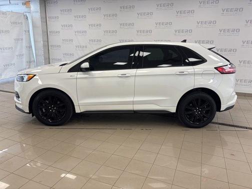 Star White Metallic Tri-Coat 2024 Ford Edge ST Line