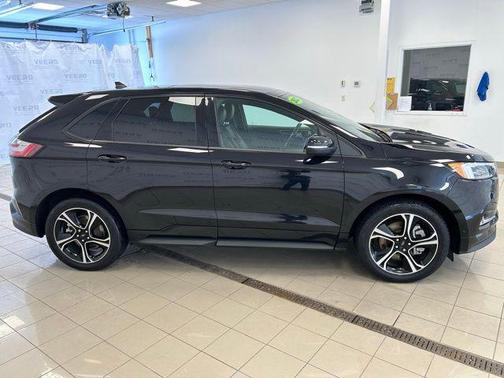 2022 Ford Edge ST