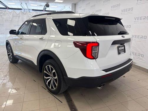 Star White Metallic Tri-Coat 2023 Ford Explorer ST-Line