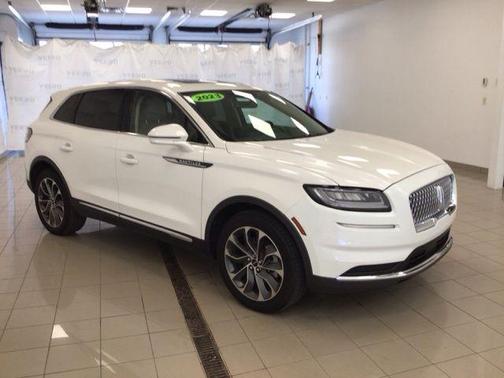 Pristine White Metallic Tri-Coat 2023 Lincoln Nautilus Reserve