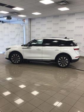 White Metallic 2022 Lincoln Corsair Reserve