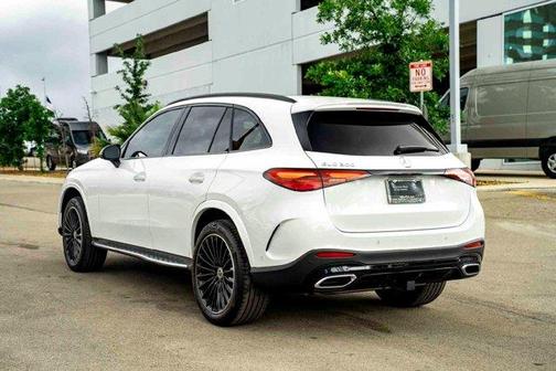 Moon 2026 Mercedes-Benz GLC 300 Base