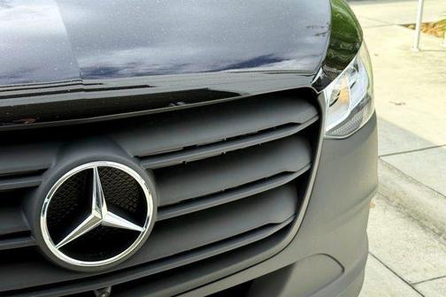 2026 Mercedes-Benz Sprinter 2500 144 WB Standard Roof Passenger