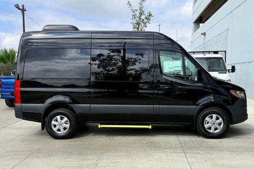 2026 Mercedes-Benz Sprinter 2500 144 WB Standard Roof Passenger