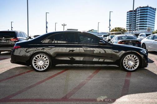 2025 Mercedes-Benz AMG S 63 E Base
