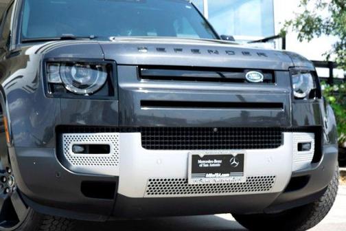 2023 Land Rover Defender SE