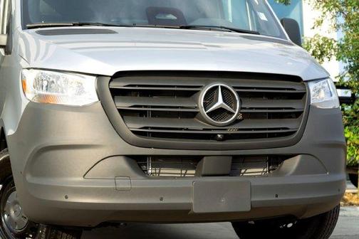 2025 Mercedes-Benz Sprinter 2500 144 WB Standard Roof Passenger