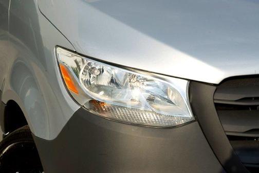 2025 Mercedes-Benz Sprinter 2500 144 WB Standard Roof Passenger