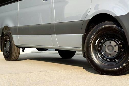 2025 Mercedes-Benz Sprinter 2500 144 WB Standard Roof Passenger