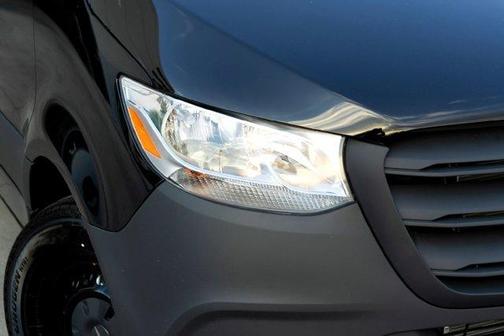 2025 Mercedes-Benz Sprinter 2500 144 WB Standard Roof Passenger