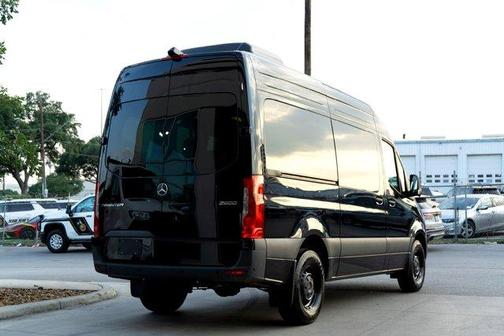 2025 Mercedes-Benz Sprinter 2500 144 WB Standard Roof Passenger
