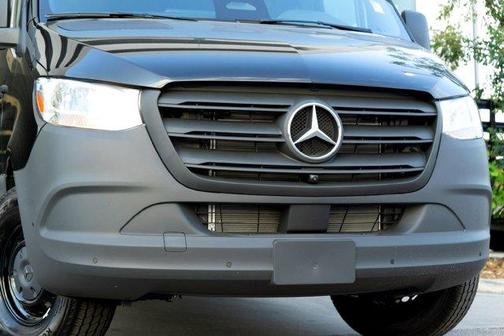 2025 Mercedes-Benz Sprinter 2500 144 WB Standard Roof Passenger