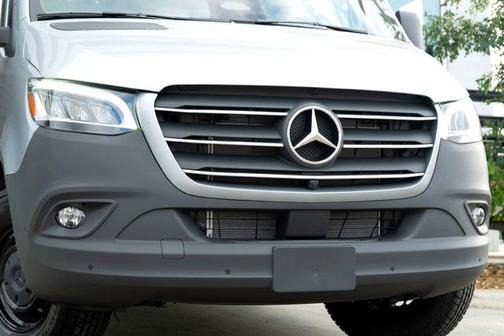 2025 Mercedes-Benz Sprinter 2500 144 WB Standard Roof Passenger