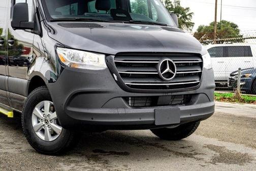 2026 Mercedes-Benz Sprinter 2500 144 WB Standard Roof Passenger