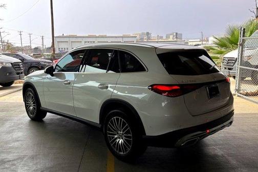Moon 2026 Mercedes-Benz GLC 300 Base