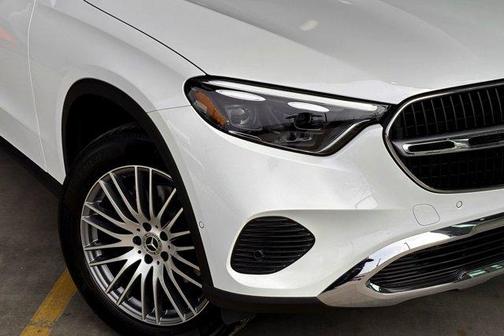 Moon 2026 Mercedes-Benz GLC 300 Base