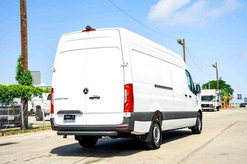 2025 Mercedes-Benz eSprinter 2500 170 WB High Roof Cargo