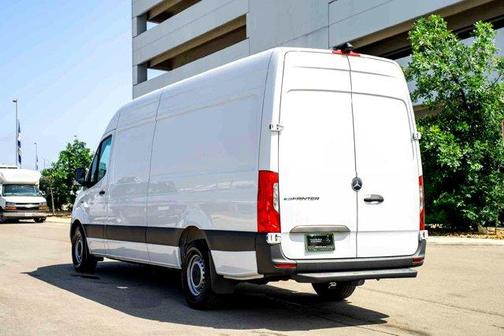 2025 Mercedes-Benz eSprinter 2500 170 WB High Roof Cargo
