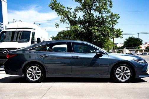 2022 Toyota Avalon XLE